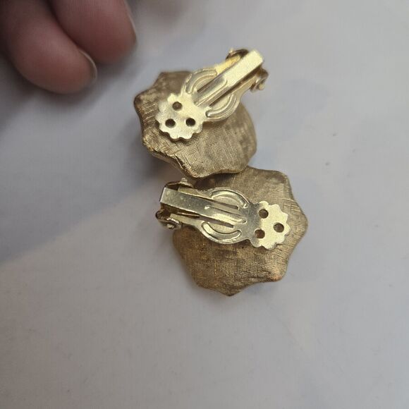 Vintage Exotic Lily Hibiscus Flower Earrings Clip On Tropical Gold Tone Unique - Picture 4 of 4